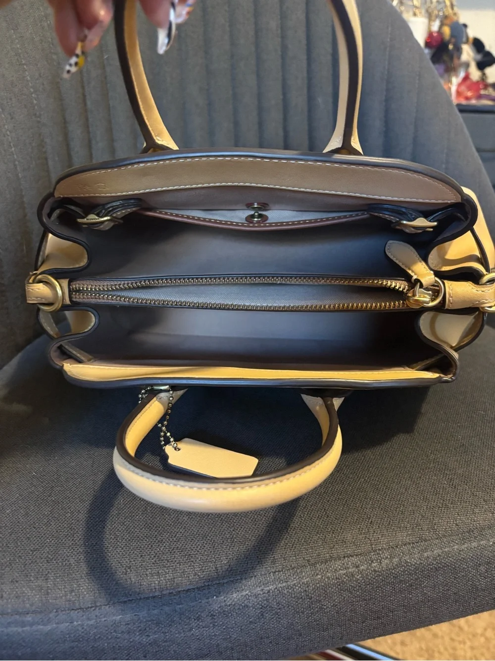 Coach Empire Carryall Bag 26 in Tan 🤎